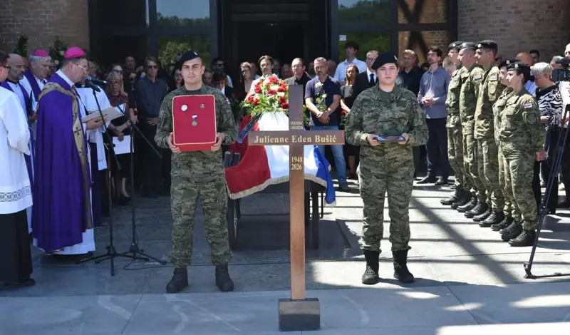 FOTO/VIDEO Heroina Julienne Eden Bušić ispraćena na posljednji počinak