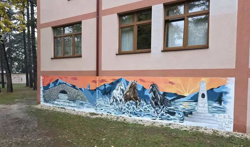 Livanjski srednjoškolci oslikali murale i uljepšali središte grada
