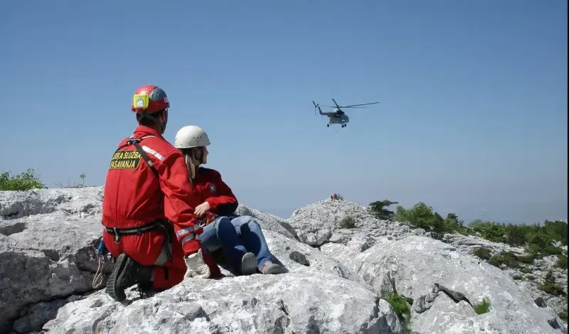 Spašeno dvoje ljudi koji su se izgubili na vrhu Svetog Ilije