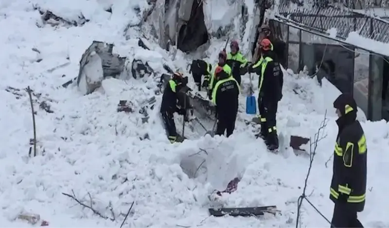 Poginula dva planinara, lavina ih vukla 400 metara