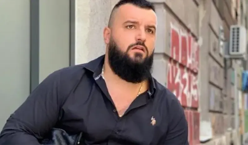 Na koncertu osuđivanih glazbenika iz BiH mladića teško pretukli zaštitari, Teu (19) se liječnici bore za život