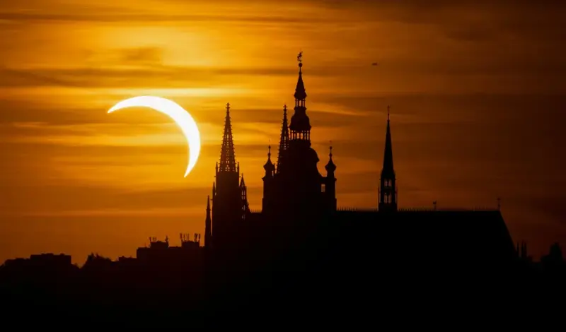 Nebeski spektakl iznad Europe: Pogledajte prizore pomrčine Sunca
