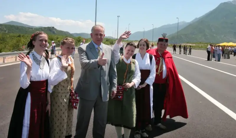 Ovo je novi šef knjižnice u Lipovici!