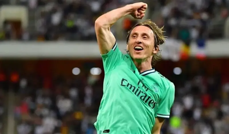Samo ga pustite da igra i zanemarite broj godina! Luka Modrić je bio fantastičan protiv Brage