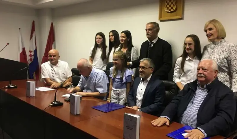 TOMISLAVGRAD: Promovirana knjiga Mije Tokića ''Breme te tvoje nosi: Izabrane pjesme''