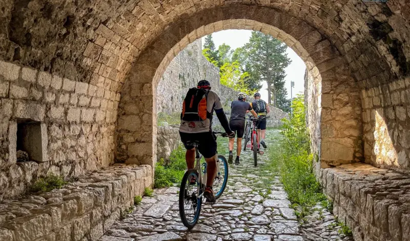 Posljednja Ćiro biciklijada u 2023 godini promovirala cikloturističke potencijale grada Stoca FOTO