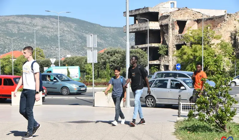FOTO: Prošetali smo s fotoaparatom kroz Mostar! U kadar nam upala i jedna od najljepših voditeljica u BiH