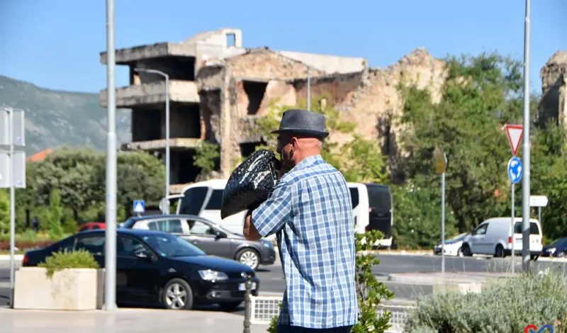 FOTO: Prošetali smo s fotoaparatom kroz Mostar! U kadar nam upala i jedna od najljepših voditeljica u BiH
