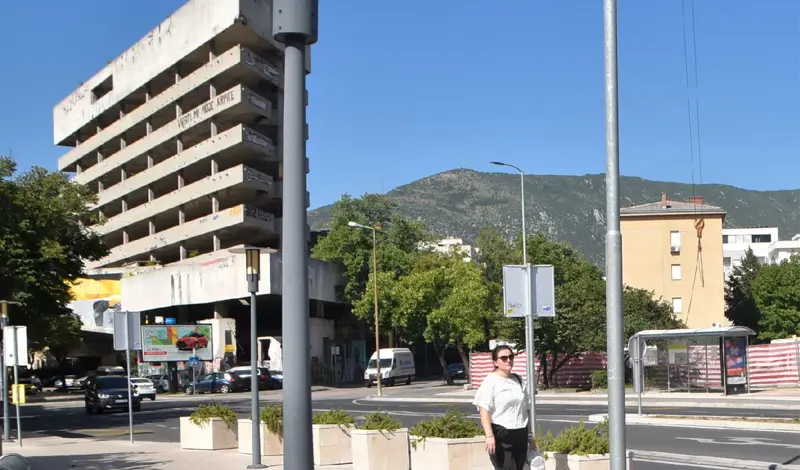 FOTO: Prošetali smo s fotoaparatom kroz Mostar! U kadar nam upala i jedna od najljepših voditeljica u BiH