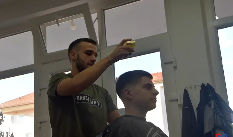 (FOTO) Mate Čolak, nogometaš među frizerima: Traže se frizure kao kod Gvardiola, Ronalda, Hazarda, Beckhama...