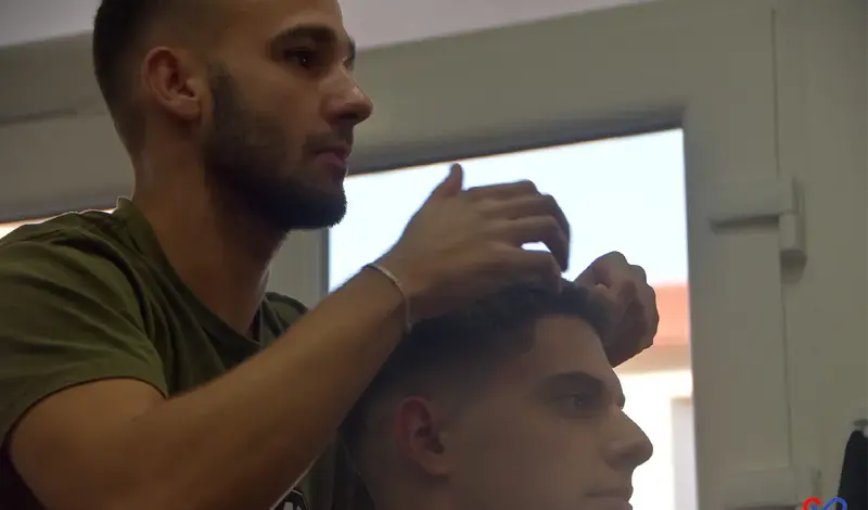(FOTO) Mate Čolak, nogometaš među frizerima: Traže se frizure kao kod Gvardiola, Ronalda, Hazarda, Beckhama...