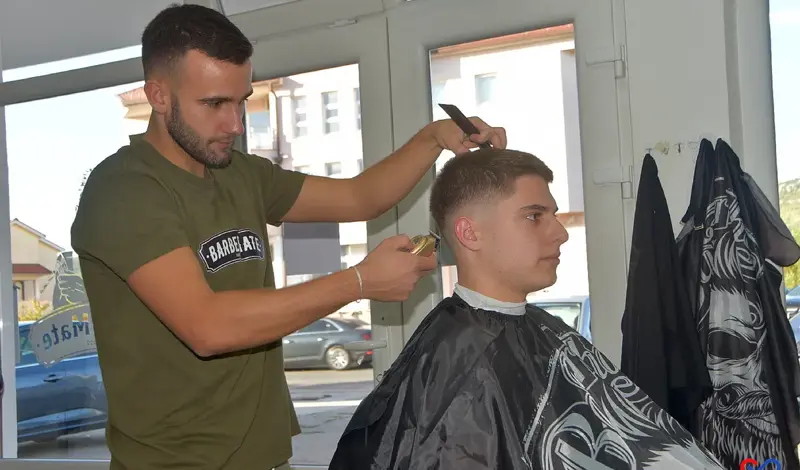 (FOTO) Mate Čolak, nogometaš među frizerima: Traže se frizure kao kod Gvardiola, Ronalda, Hazarda, Beckhama...