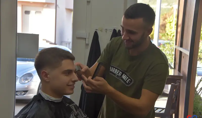 (FOTO) Mate Čolak, nogometaš među frizerima: Traže se frizure kao kod Gvardiola, Ronalda, Hazarda, Beckhama...