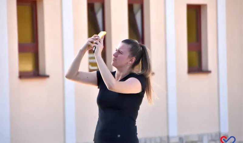 FOTO: Međugorje prepuno hodočasnika, stotine svijeća gori pored križa, ljudi traže mir