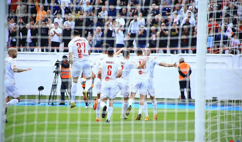 FOTO: Zrinjskom školski sat bio dovoljan da razmontira Veleža