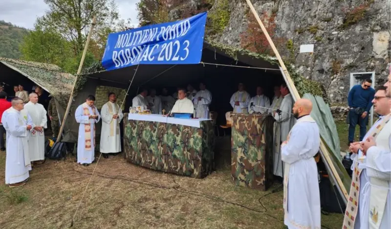 FOTO: Je li nadbiskup Vukšić s Bobovca poslao snažnu poruku Plenkoviću i Milanoviću!?