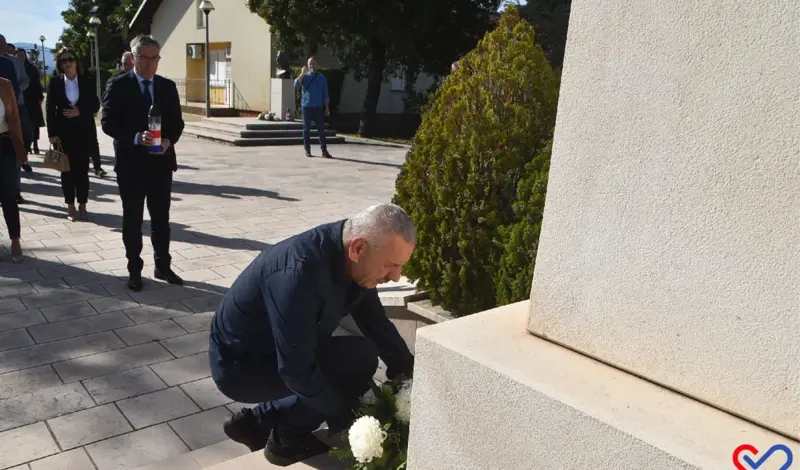 (FOTO/VIDEO) Grude se sjetile Bobana, Zadre, Marića, Šimunovića... Načelnik Grizelj: Dužni smo novim naraštajima prenositi ono što je nama ostavljeno