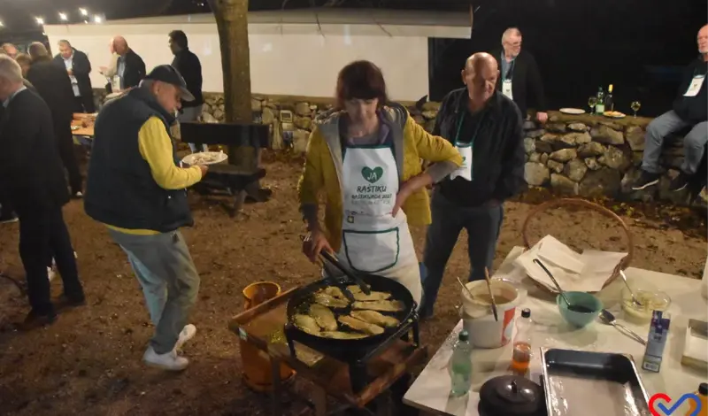 FOTO: Bili smo na Raštikijadi koja je okupila Hercegovinu i Dalmaciju! Od raštike pravili tortilje, baklave, sladoled...