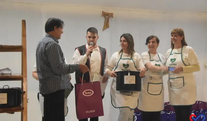 FOTO: Bili smo na Raštikijadi koja je okupila Hercegovinu i Dalmaciju! Od raštike pravili tortilje, baklave, sladoled...