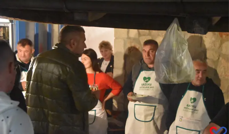 FOTO: Bili smo na Raštikijadi koja je okupila Hercegovinu i Dalmaciju! Od raštike pravili tortilje, baklave, sladoled...
