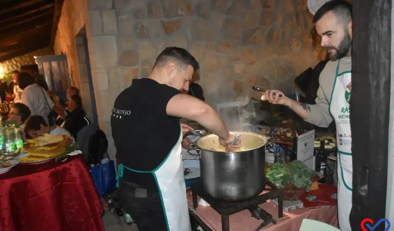 FOTO: Bili smo na Raštikijadi koja je okupila Hercegovinu i Dalmaciju! Od raštike pravili tortilje, baklave, sladoled...