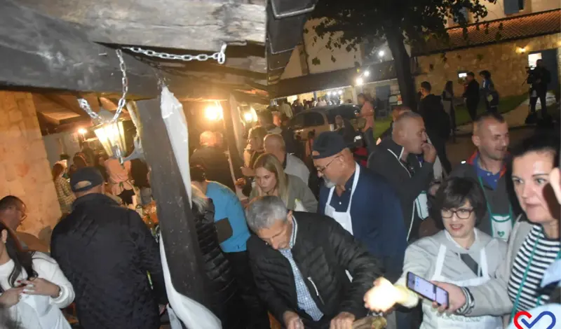 FOTO: Bili smo na Raštikijadi koja je okupila Hercegovinu i Dalmaciju! Od raštike pravili tortilje, baklave, sladoled...