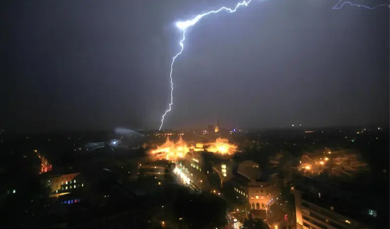 Snažno nevrijeme u noći s četvrtka na petak u BiH, pali se meteoalarm, mogući ekstremi poput poplava...
