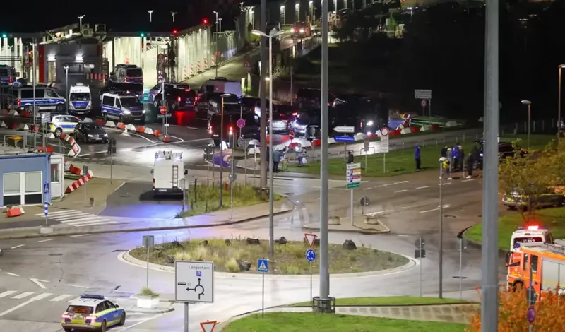 TALAČKA KRIZA: Autom uletio na aerodrom u Hamburgu i pucao