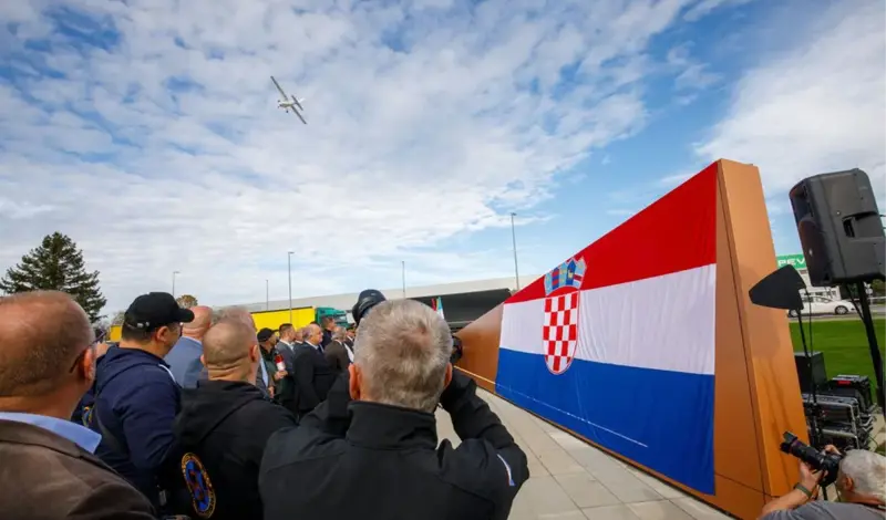 Otkriven spomenik Luki Andrijaniću, heroju Vukovara! Imao je srce veliko kao kuća