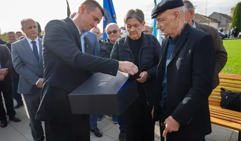Otkriven spomenik Luki Andrijaniću, heroju Vukovara! Imao je srce veliko kao kuća