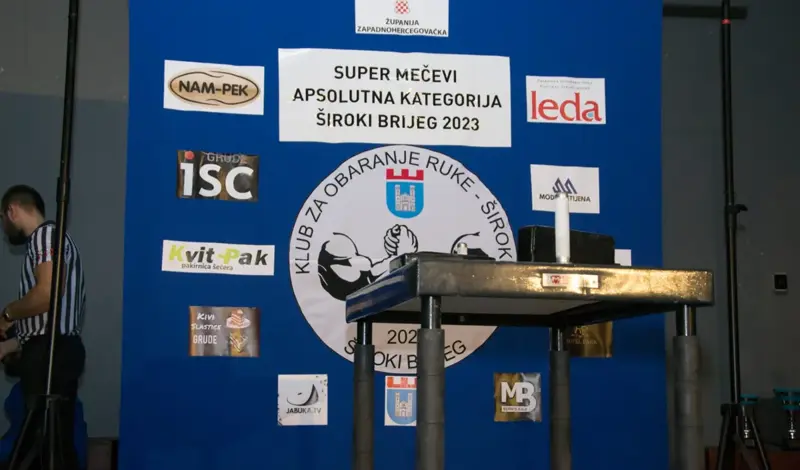 FOTO: Obaranje ruke u hercegovačkom gradu okupilo natjecatelje iz Hrvatske, Crne Gore, BiH...