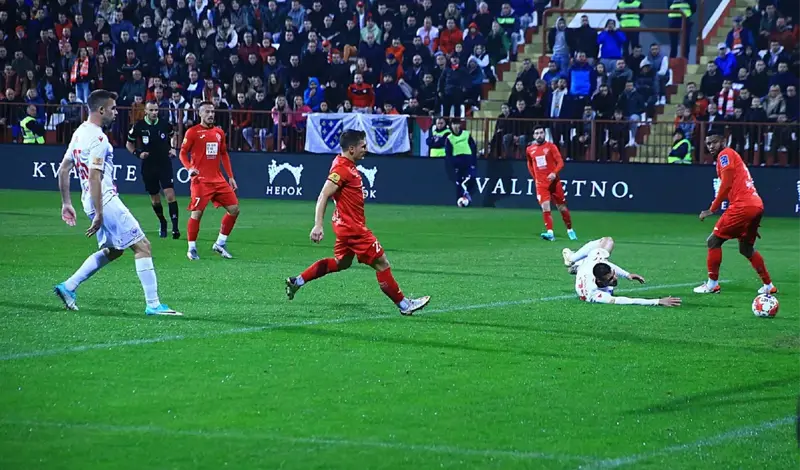 FOTO: Utakmica u kojoj je sport pao u drugi plan...