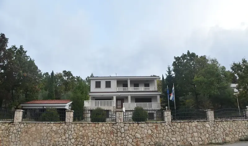 Glavaš poslao poruku pored bijelog križa u Drinovcima! Kasnije je, možda, spavao ili je otišao kod Mamića...