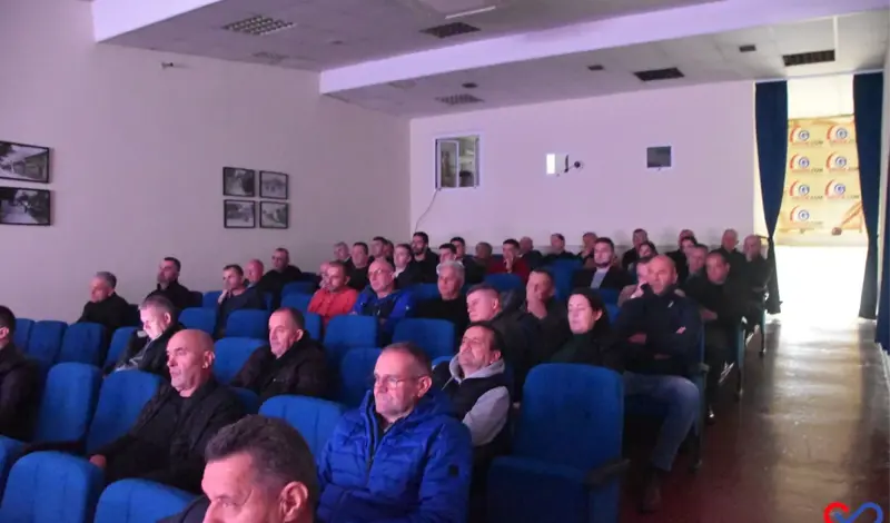 FOTO: Uoči 18.11. u Grudama - Zapaljene svijeće, prikazan film Zidine