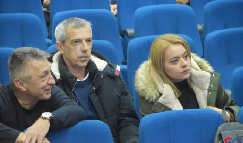 FOTO: Uoči 18.11. u Grudama - Zapaljene svijeće, prikazan film Zidine