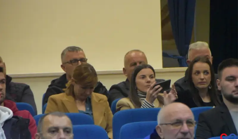 FOTO: Uoči 18.11. u Grudama - Zapaljene svijeće, prikazan film Zidine
