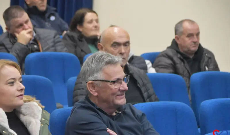 FOTO: Uoči 18.11. u Grudama - Zapaljene svijeće, prikazan film Zidine