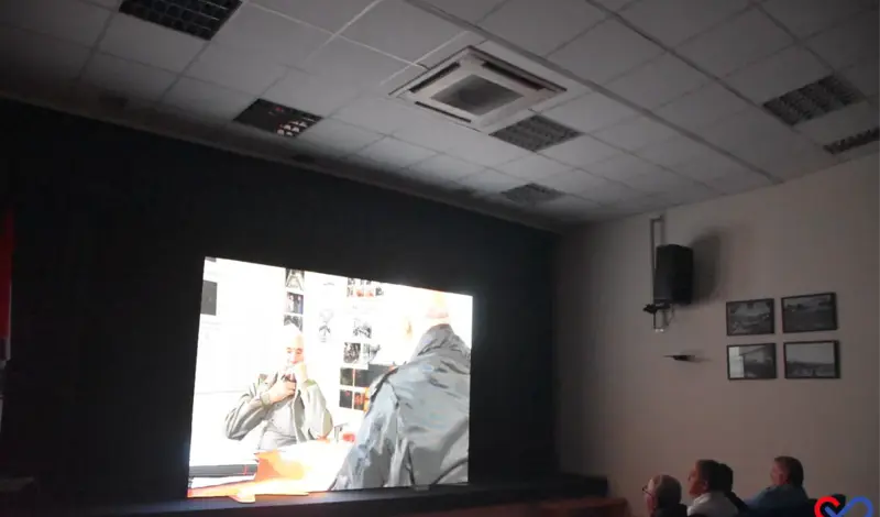 FOTO: Uoči 18.11. u Grudama - Zapaljene svijeće, prikazan film Zidine