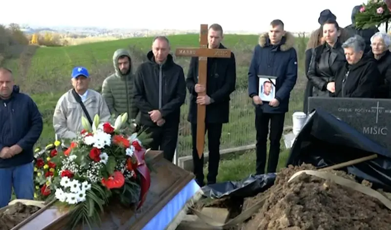 Derventa se oprostila od Marka Mišića, Hrvata kojeg su dvojica srpskih kriminalaca pretukla i ubila prije mjesec dana