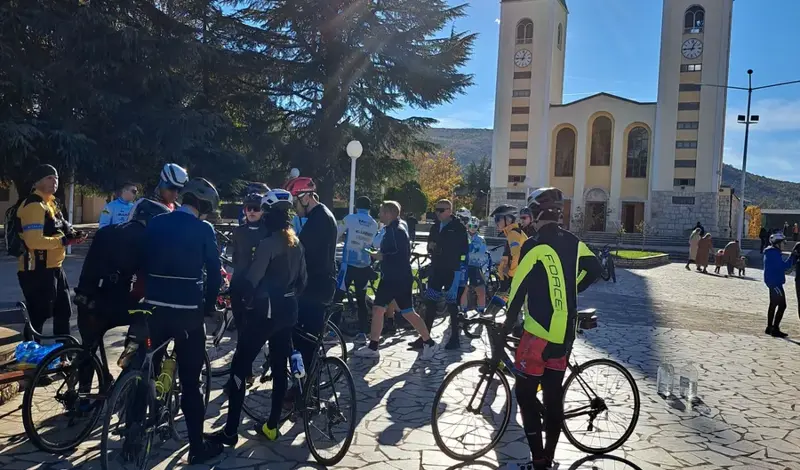 Biciklisti povezali Franjevački samostan na Humcu i Svetište Kraljice Mira u Međugorju