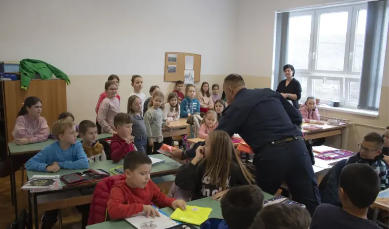 Auto-moto klub Široki Brijeg provodi akciju ''Počela je školska godina'' FOTO