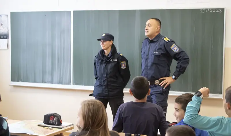 Auto-moto klub Široki Brijeg provodi akciju ''Počela je školska godina'' FOTO