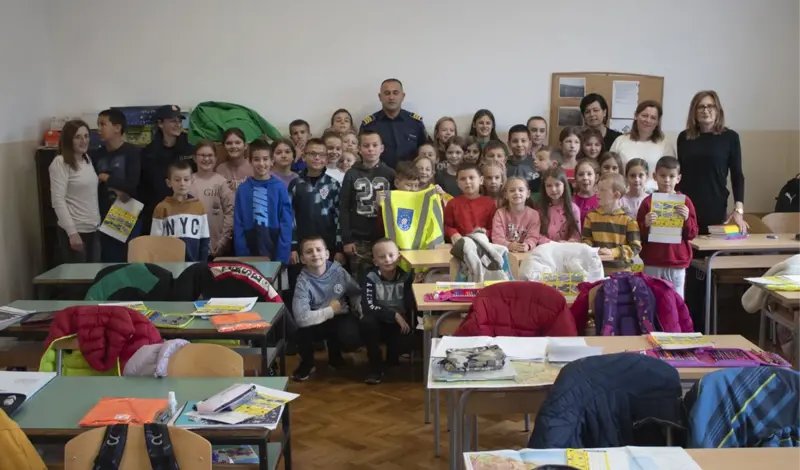 Auto-moto klub Široki Brijeg provodi akciju ''Počela je školska godina'' FOTO