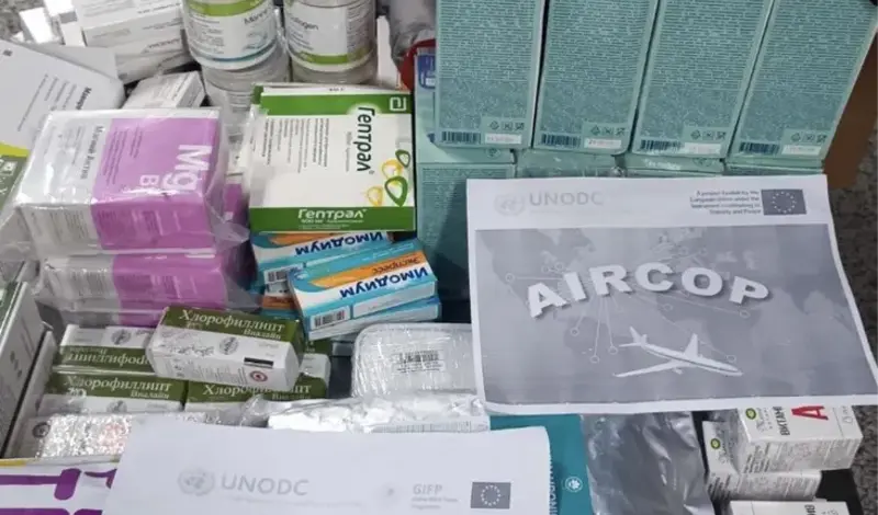FOTO: Pokušao iz Srbije prošvercati infuziju, lijekove, suplemente, uhićen na aerodromu u Sarajevu