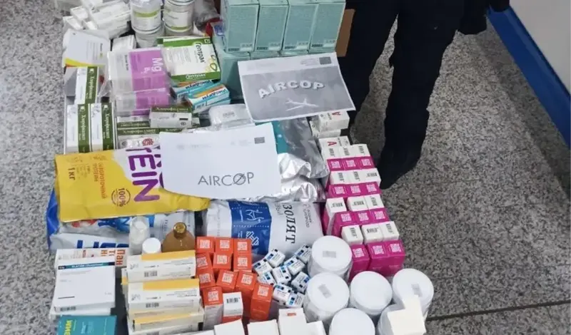 FOTO: Pokušao iz Srbije prošvercati infuziju, lijekove, suplemente, uhićen na aerodromu u Sarajevu