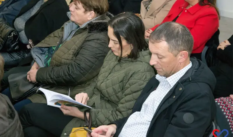 FOTO: Snježana Lovrić, pjesnikinja i slikarica podrijetlom iz Drinovaca, u prepunoj Kosači predstavila knjigu 'Čuvarkuća u tišini'