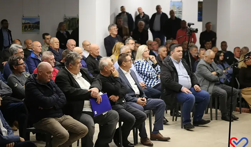 FOTO: Bili smo na 7. Danima hercegovačkog meda u Mostaru! Med vrhunski, godina za pčelare dobra
