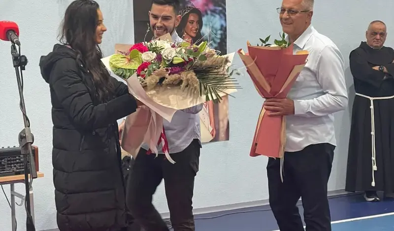 FOTO: Veliki doček za Miss Hrvatske u Tomislavgradu! Potekle i suze, nebo obasjao vatromet