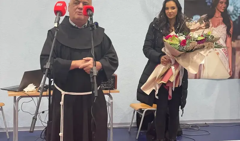 FOTO: Veliki doček za Miss Hrvatske u Tomislavgradu! Potekle i suze, nebo obasjao vatromet