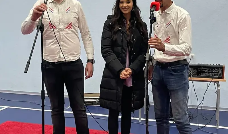 FOTO: Veliki doček za Miss Hrvatske u Tomislavgradu! Potekle i suze, nebo obasjao vatromet